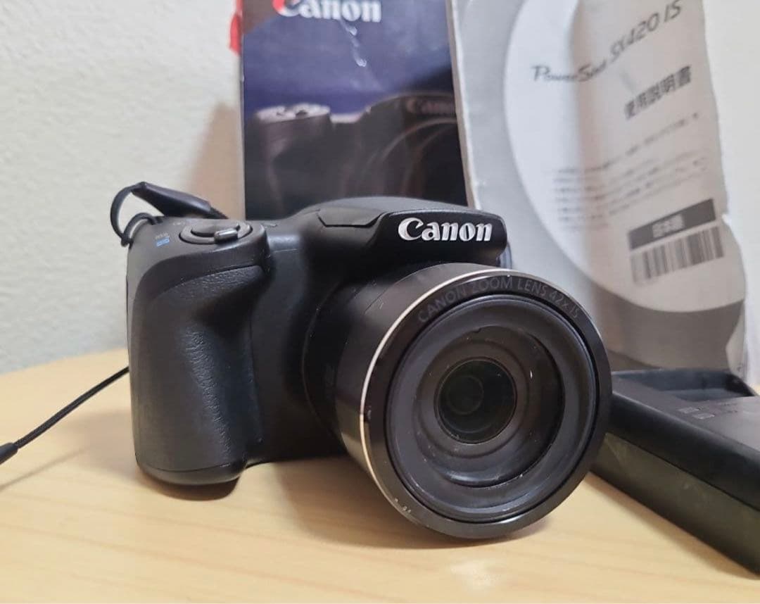Canon PowerShot SX420 IS 本体と付属品