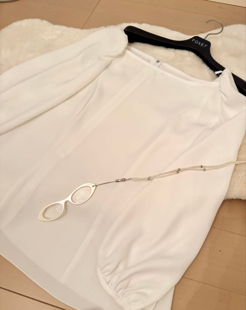 FOXEY 首元がエレガントなパフスリーブ ブラウス