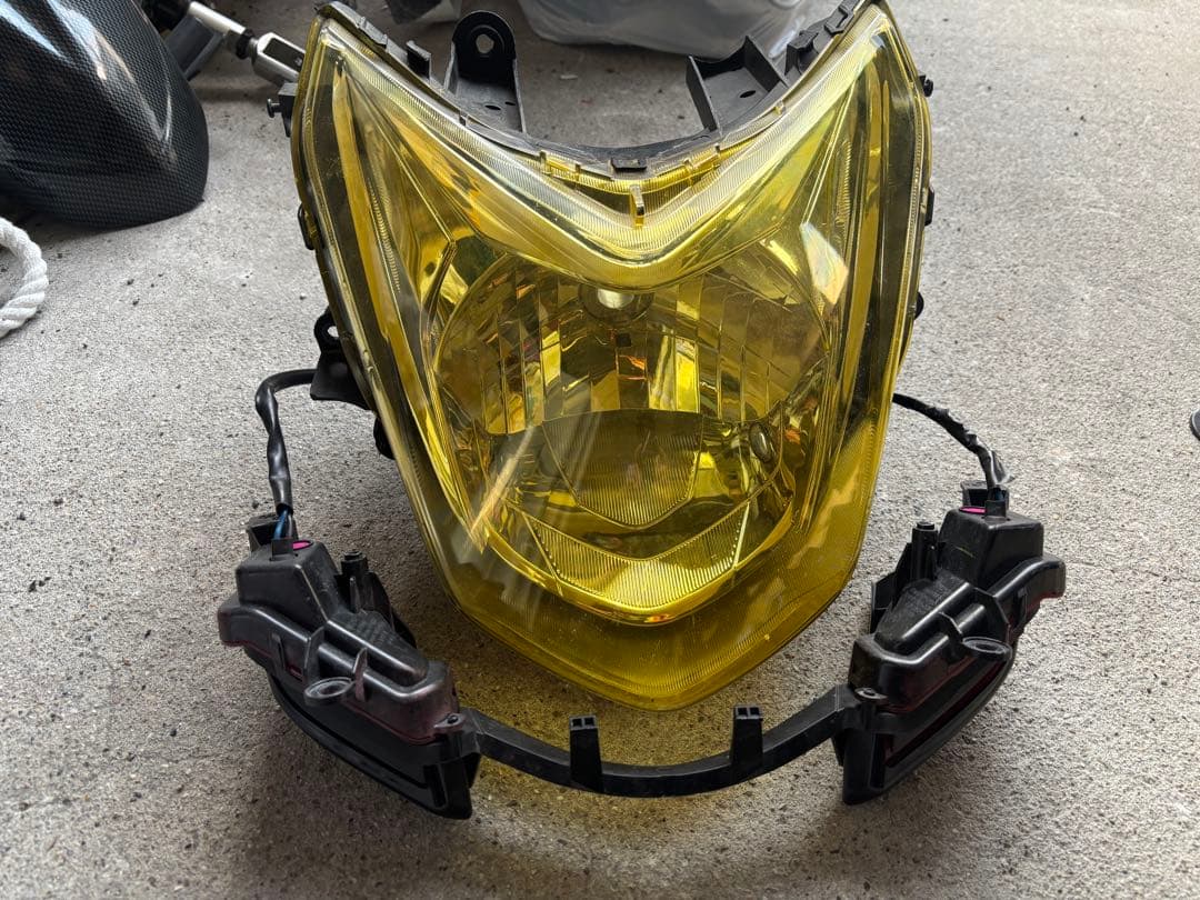 シグナスx4型　イエローヘッドライト、デイライト